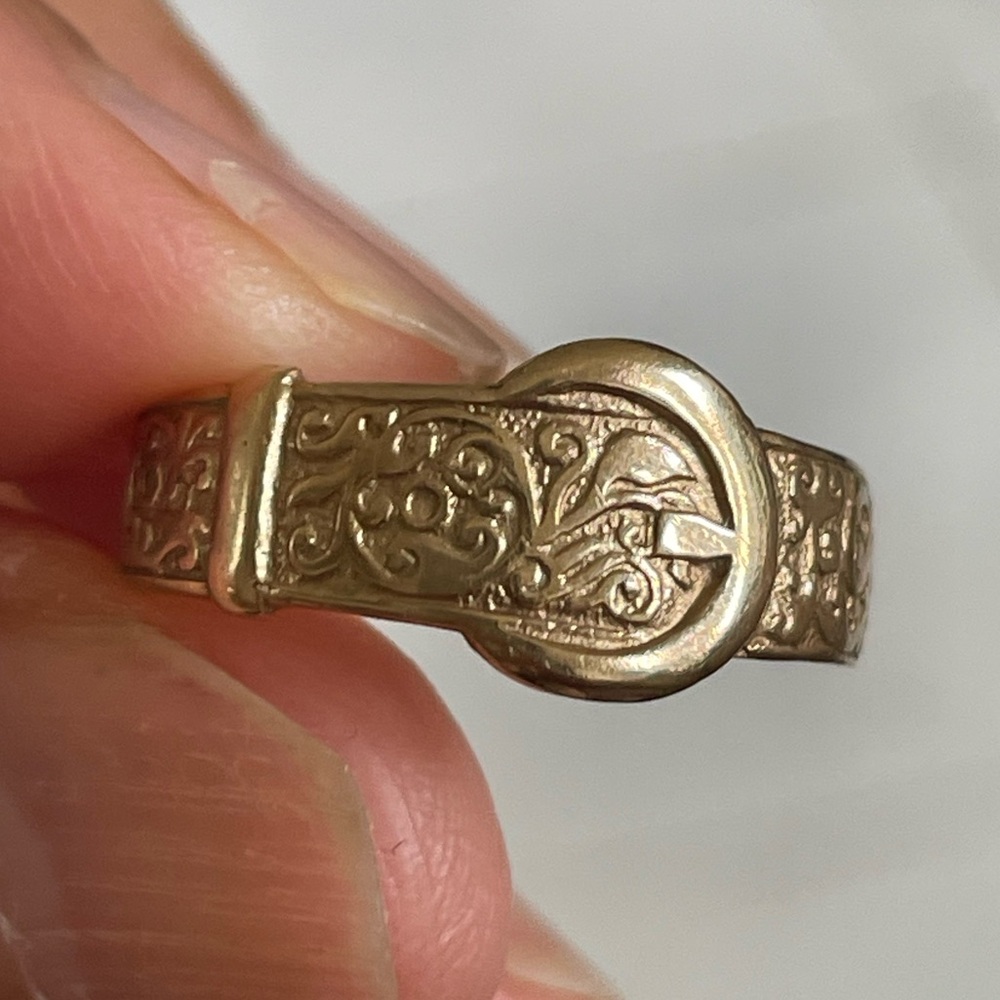 Antique 9k Buckle Ring